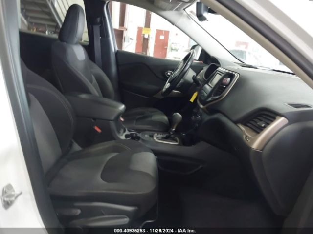 1C4PJMCB4JD581576 Jeep Cherokee Latitude 4x4