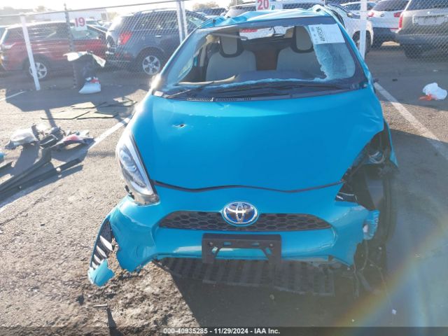 JTDKDTB38J1599327 Toyota Prius C One