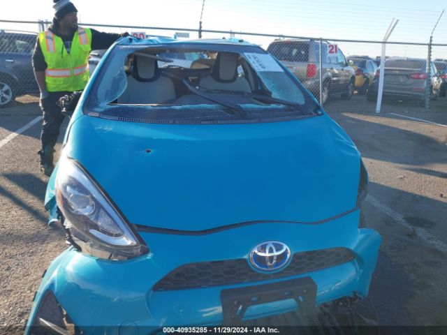 JTDKDTB38J1599327 Toyota Prius C One