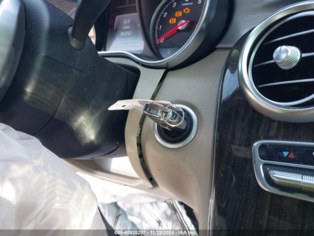 WDDWJ4JBXJF664759 Mercedes-Benz C 300