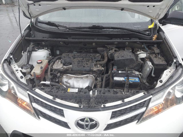 Toyota RAV4 LE 2015 JTMBFREV7FJ035301 Image 10