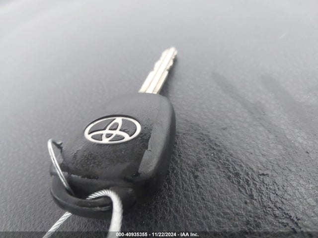 Toyota RAV4 LE 2015 JTMBFREV7FJ035301 Image 11