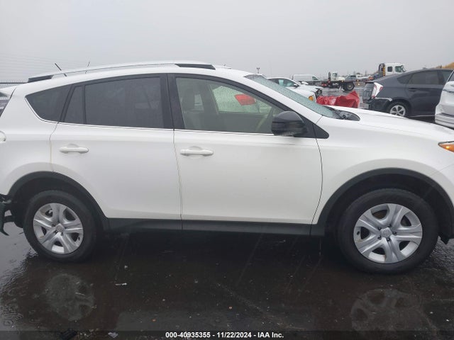 Toyota RAV4 LE 2015 JTMBFREV7FJ035301 Image 14
