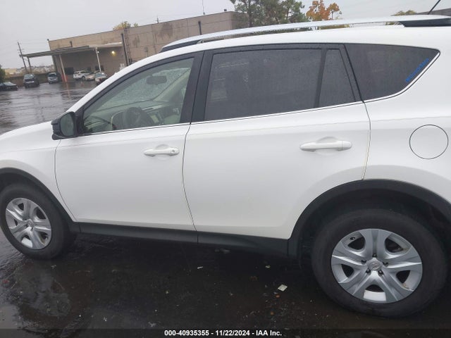 Toyota RAV4 LE 2015 JTMBFREV7FJ035301 Image 15
