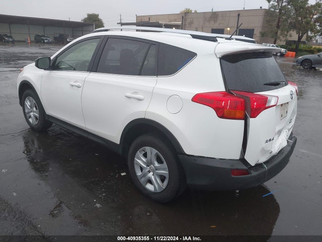 Toyota RAV4 LE 2015 JTMBFREV7FJ035301 Image 3