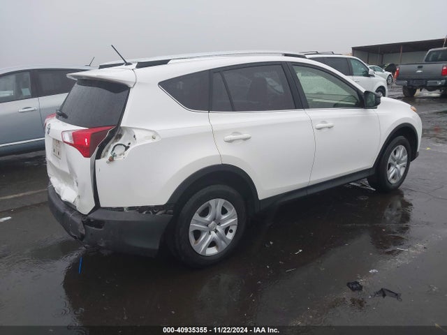 Toyota RAV4 LE 2015 JTMBFREV7FJ035301 Image 4
