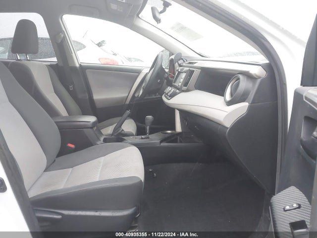 Toyota RAV4 LE 2015 JTMBFREV7FJ035301 Image 5