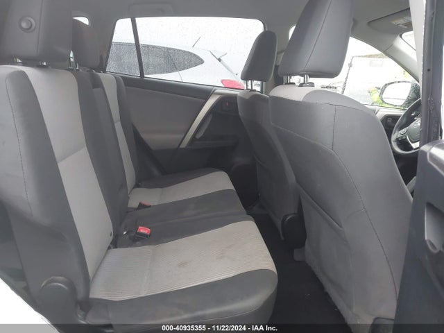 Toyota RAV4 LE 2015 JTMBFREV7FJ035301 Image 8
