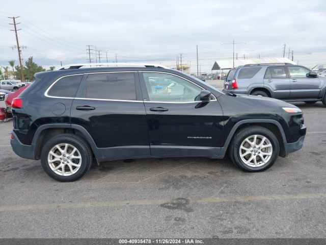 1C4PJLCB9HW668303 Jeep Cherokee Latitude Fwd