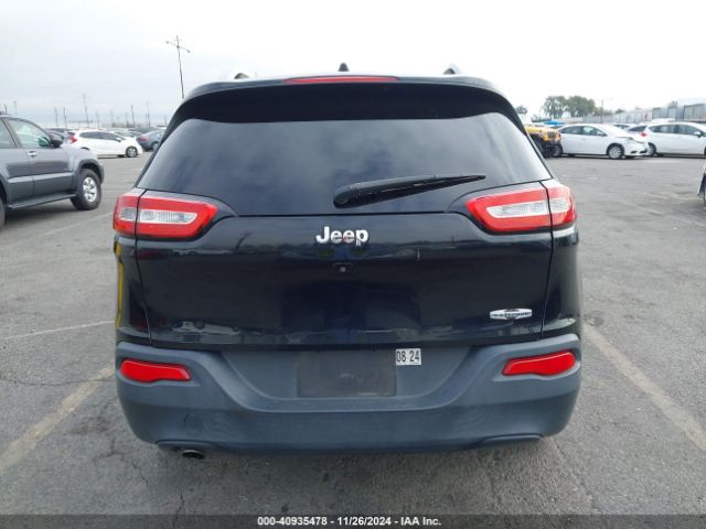 1C4PJLCB9HW668303 Jeep Cherokee Latitude Fwd