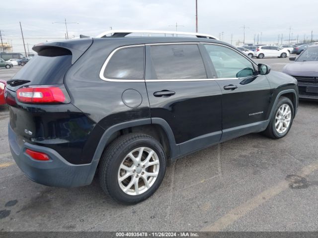 1C4PJLCB9HW668303 Jeep Cherokee Latitude Fwd