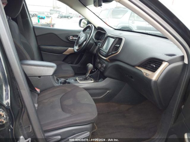 1C4PJLCB9HW668303 Jeep Cherokee Latitude Fwd