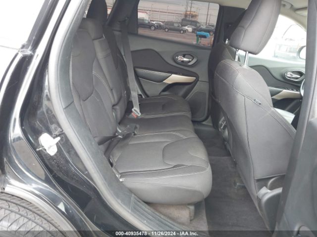 1C4PJLCB9HW668303 Jeep Cherokee Latitude Fwd