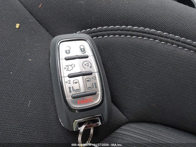 2C4RC1CG7RR150770 Chrysler Voyager Lx