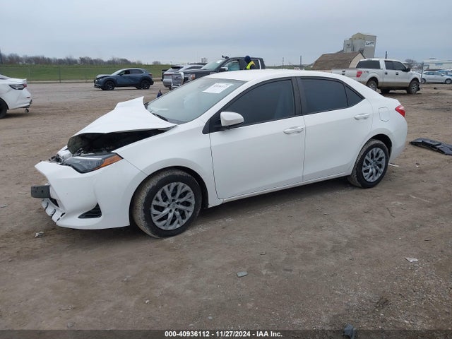 Toyota COROLLA LE 2018 2T1BURHE2JC088168 Image 2