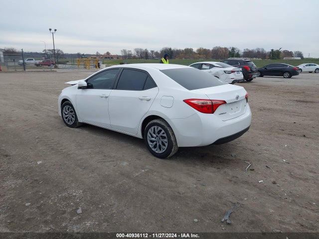Toyota COROLLA LE 2018 2T1BURHE2JC088168 Image 3