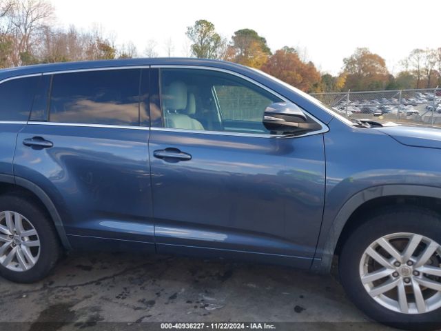 5TDZARFH8FS015924 Toyota Highlander Le