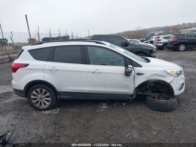 1FMCU9HD4KUB92530 Ford ESCAPE SEL