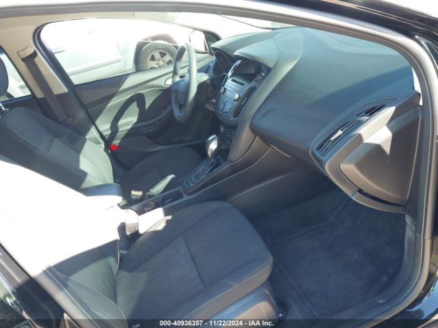 1FADP3F23GL402374 Ford FOCUS SE