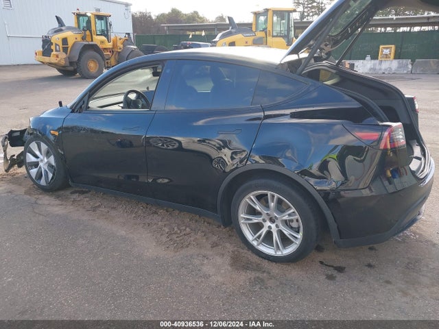 2021 TESLA MODEL Y 5YJYGDEE5MF232837 Photo 2
