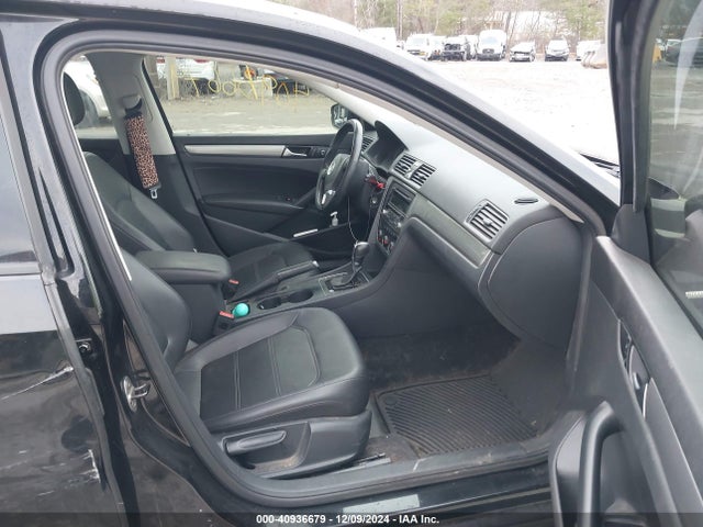 1VWAP7A31EC008340 Volkswagen Passat 2.5l Wolfsburg Edition