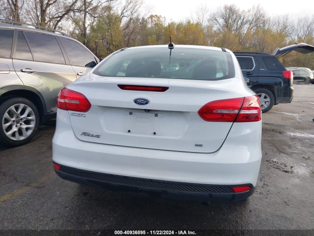 Ford FOCUS SE 2016 1FADP3F26GL322132 Image 16