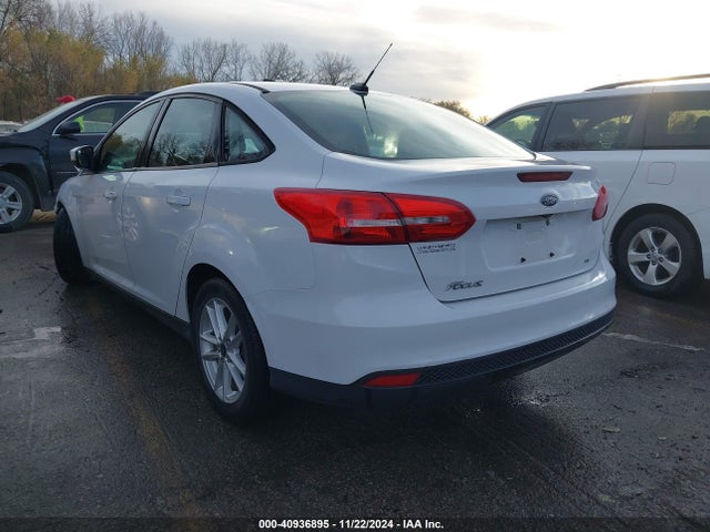 Ford FOCUS SE 2016 1FADP3F26GL322132 Image 3