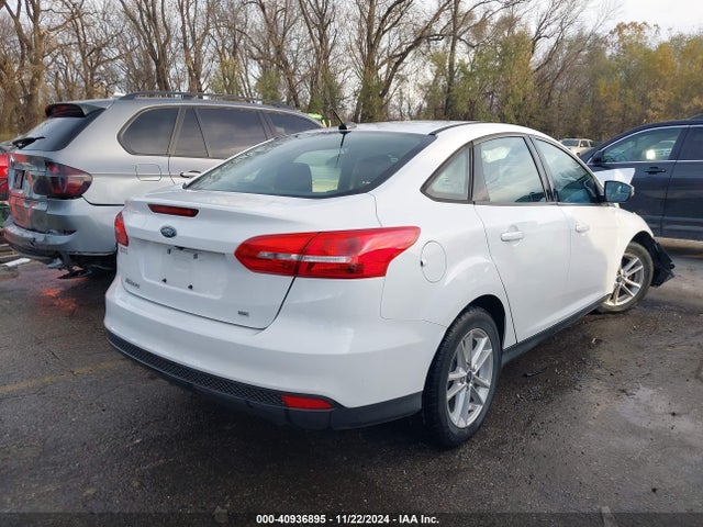 Ford FOCUS SE 2016 1FADP3F26GL322132 Image 4