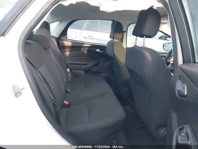 Ford FOCUS SE 2016 1FADP3F26GL322132 Image 8