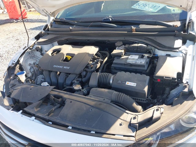 Hyundai ELANTRA SE 2018 5NPD74LF1JH320680 Image 10