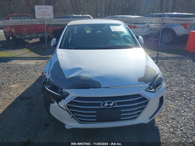 Hyundai ELANTRA SE 2018 5NPD74LF1JH320680 Image 12
