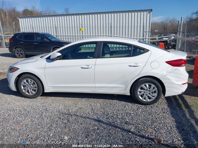 Hyundai ELANTRA SE 2018 5NPD74LF1JH320680 Image 14