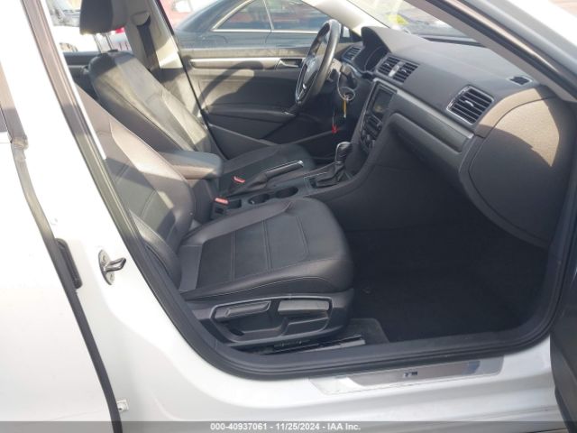 1VWDT7A31HC001692 Volkswagen Passat 1.8t R-line