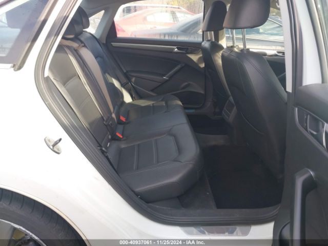 1VWDT7A31HC001692 Volkswagen Passat 1.8t R-line