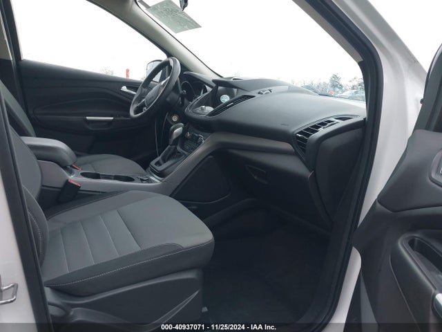 Ford ESCAPE SE 2016 1FMCU9G90GUB63787 Image 3