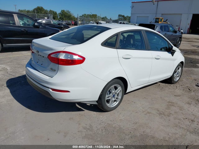 Ford FIESTA SE 2018 3FADP4BJXJM100685 Image 4