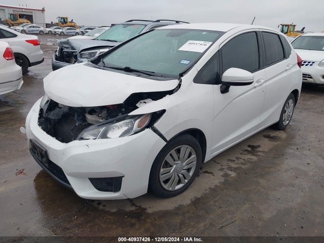 Honda FIT LX 2015 3HGGK5H56FM724899 Image 2