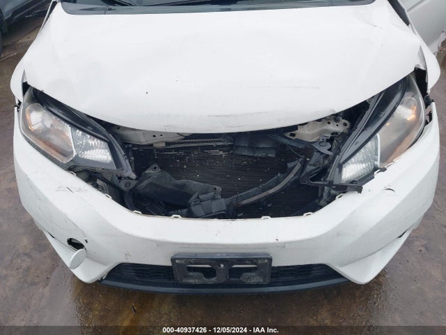 Honda FIT LX 2015 3HGGK5H56FM724899 Image 6