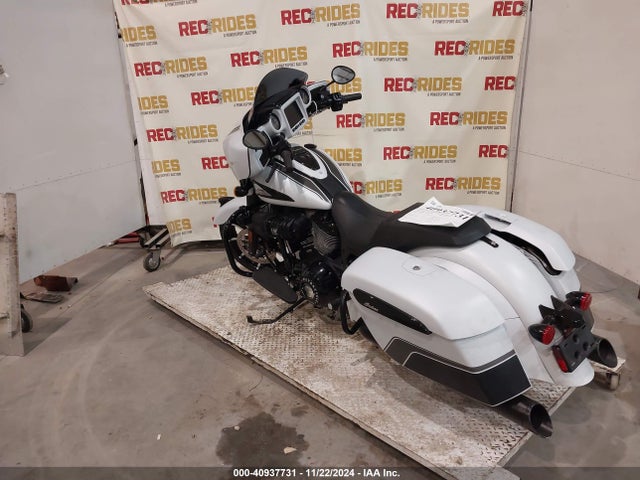 2024 INDIAN MOTORCYCLE CO. CHIEFTAIN 56KTCDBB4R3423762 Photo 2