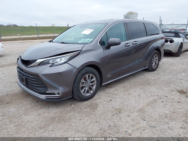 5TDYSKFC7MS005631 Toyota SIENNA XLE
