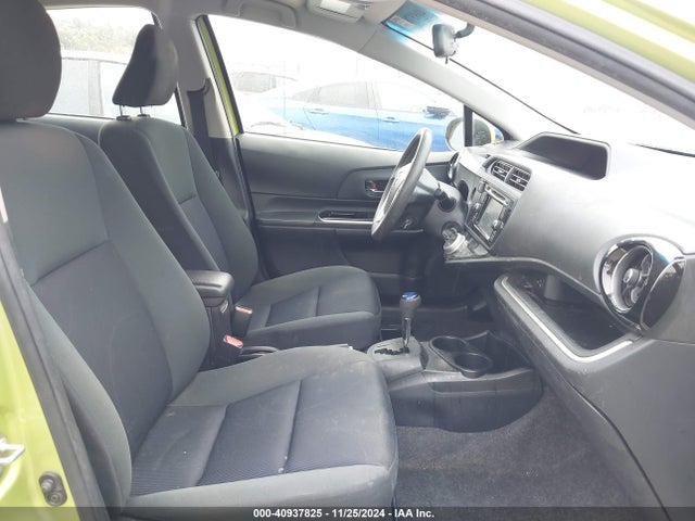 JTDKDTB3XG1129115 Toyota Prius C Two