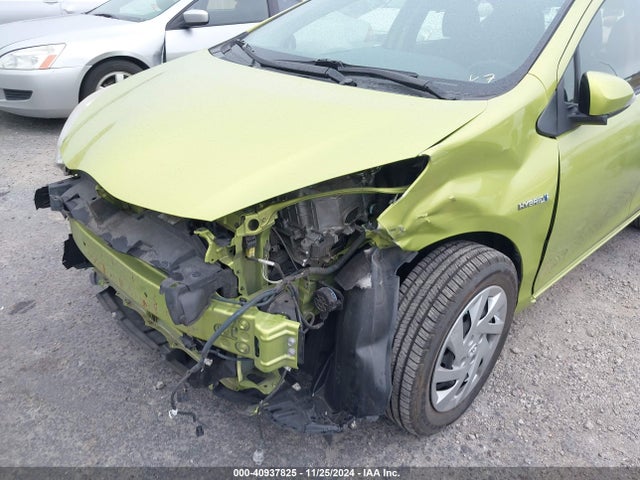 JTDKDTB3XG1129115 Toyota Prius C Two