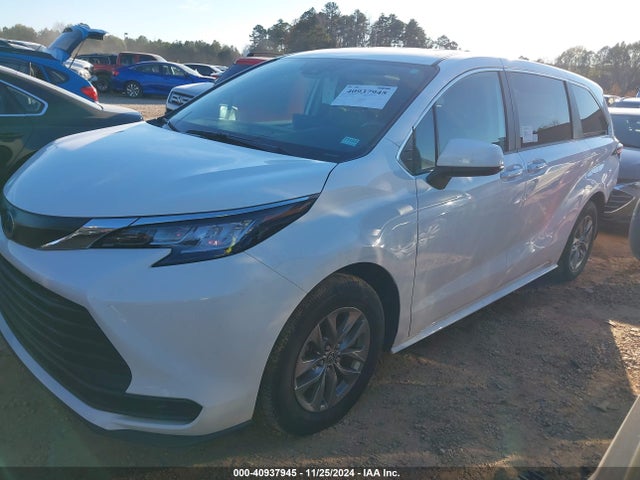 5TDKSKFC0PS099460 Toyota SIENNA LE