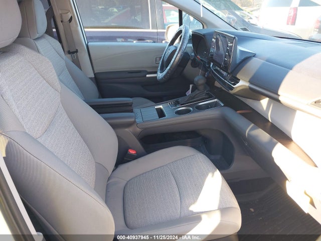 5TDKSKFC0PS099460 Toyota SIENNA LE