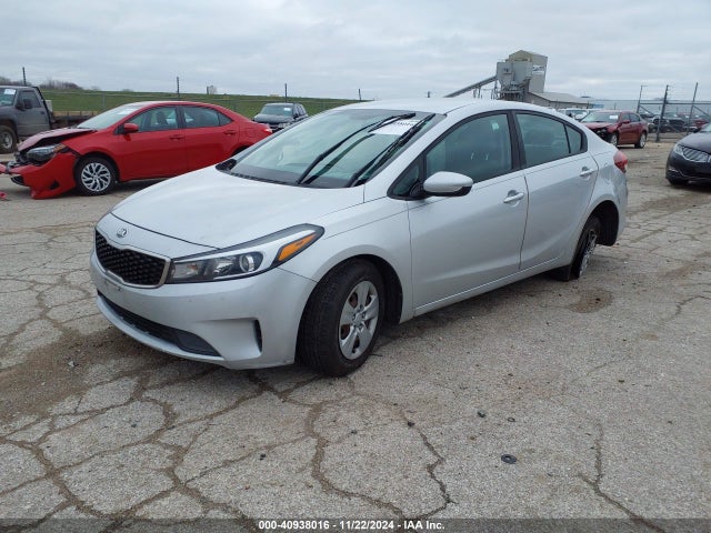 KIA FORTE LX 2017 3KPFK4A77HE101451 Image 2