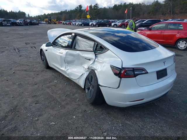 2022 TESLA MODEL 3 5YJ3E1EB5NF180597 Photo 2
