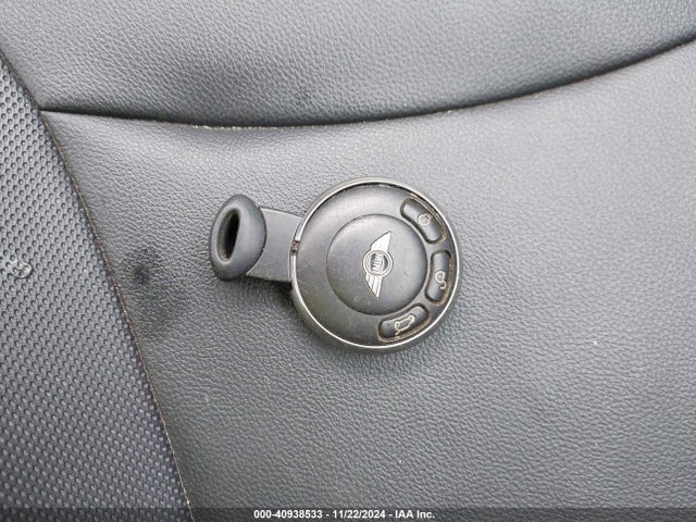 2011 MINI COOPER WMWSU3C56BTX96032 Photo 10
