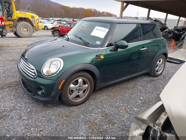 2011 MINI COOPER WMWSU3C56BTX96032 Photo 1