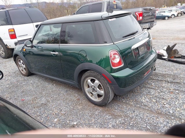 2011 MINI COOPER WMWSU3C56BTX96032 Photo 2
