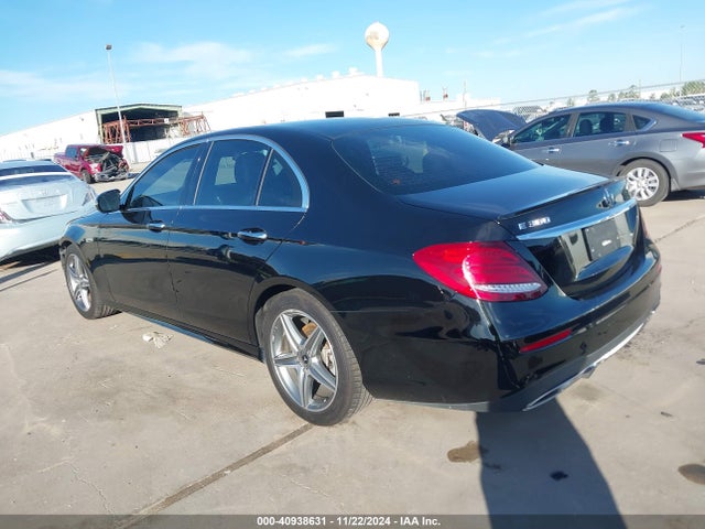 Mercedes-Benz E 300 2019 WDDZF4JBXKA514874 Image 3